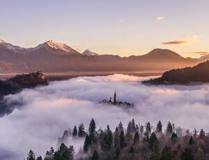 欧洲女足积极备战下一轮比赛：从训练场到球迷心中的胜利