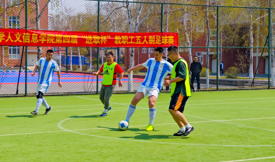 开云体育app-足球赛事掀起高潮，场上对决激情澎湃的简单介绍