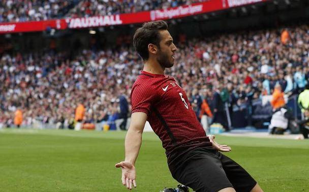 包含摩尔多瓦逆转阿尔巴尼亚，惊险挺进欧预赛半决赛的词条