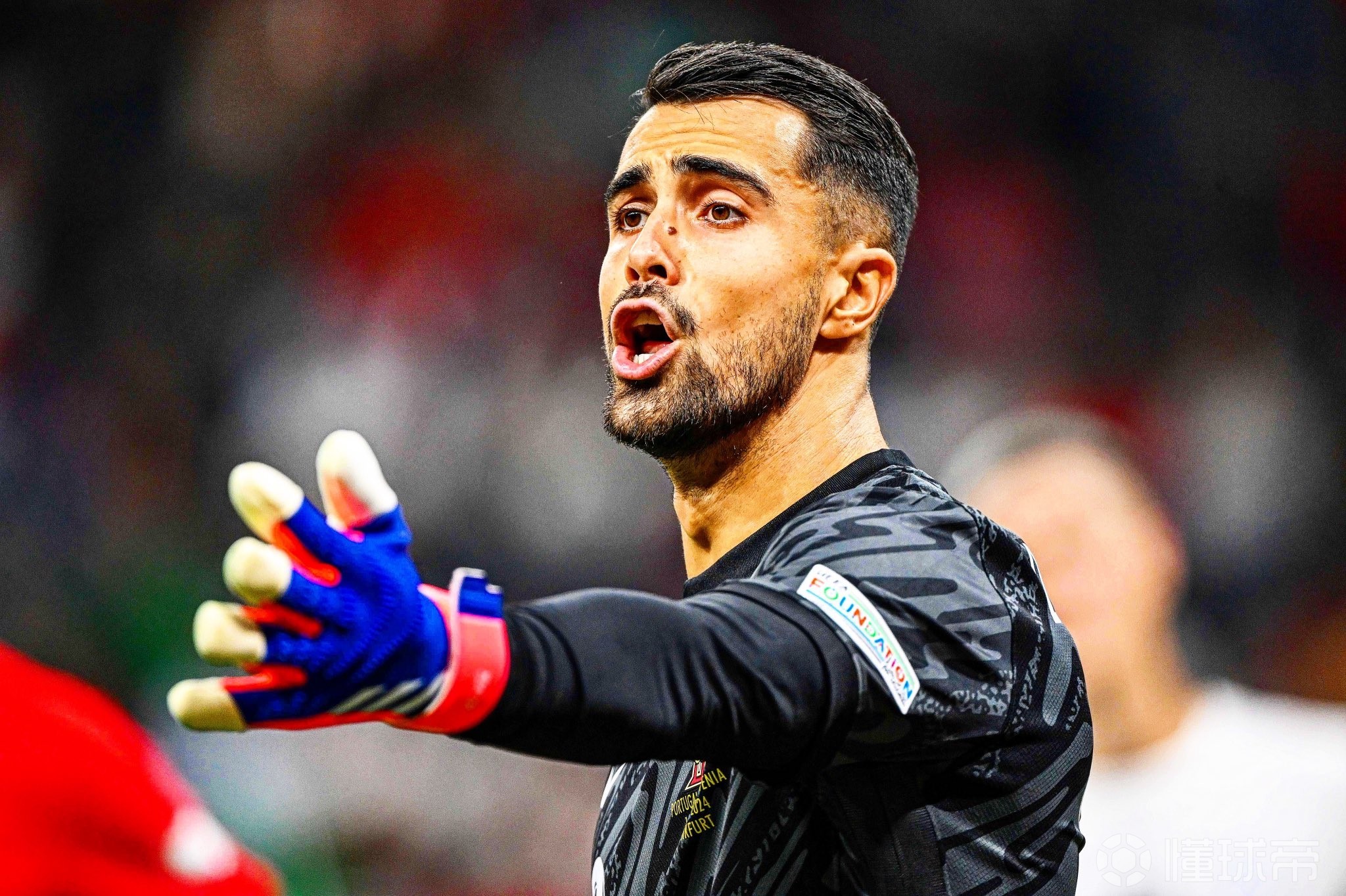 包含柏林联队门将连场出色表现，积攒人气的词条