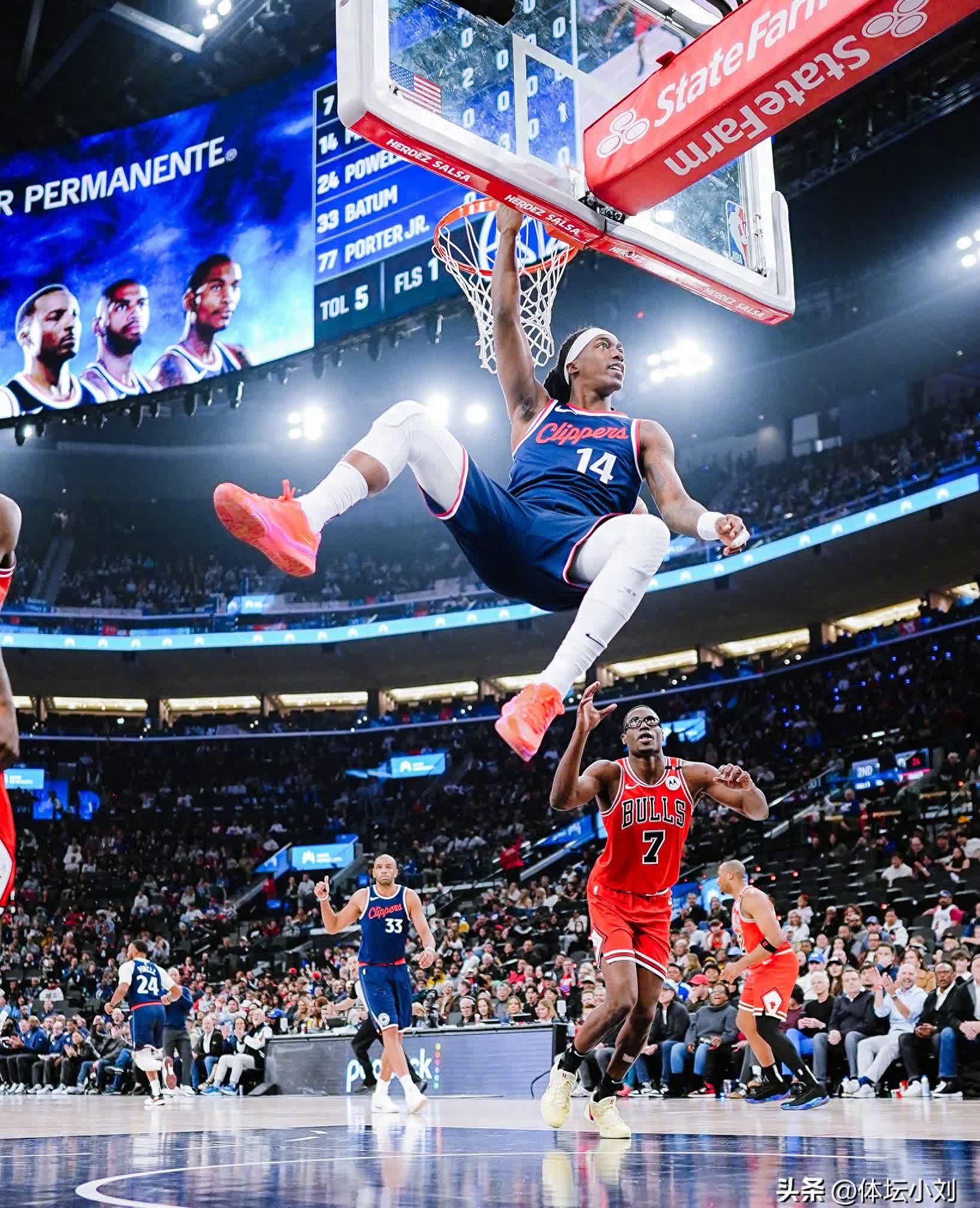 开云体育网页版登录入口-快船全队发挥出色，士气正盛