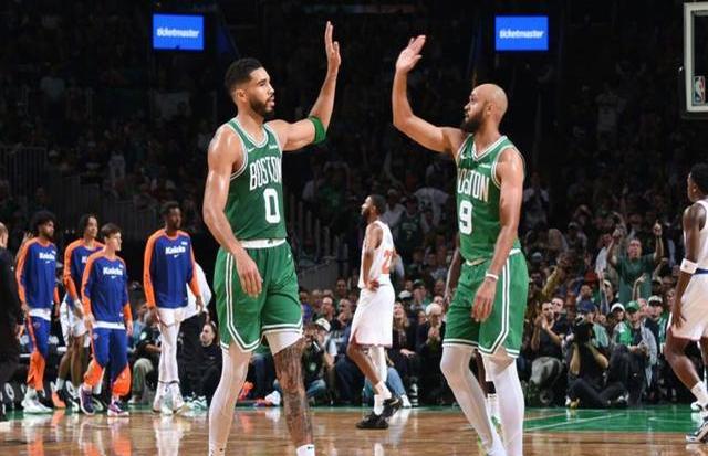 开云体育官方入口-纽约尼克斯大胜凯尔特人，鲍尔独揽全场最高分的简单介绍