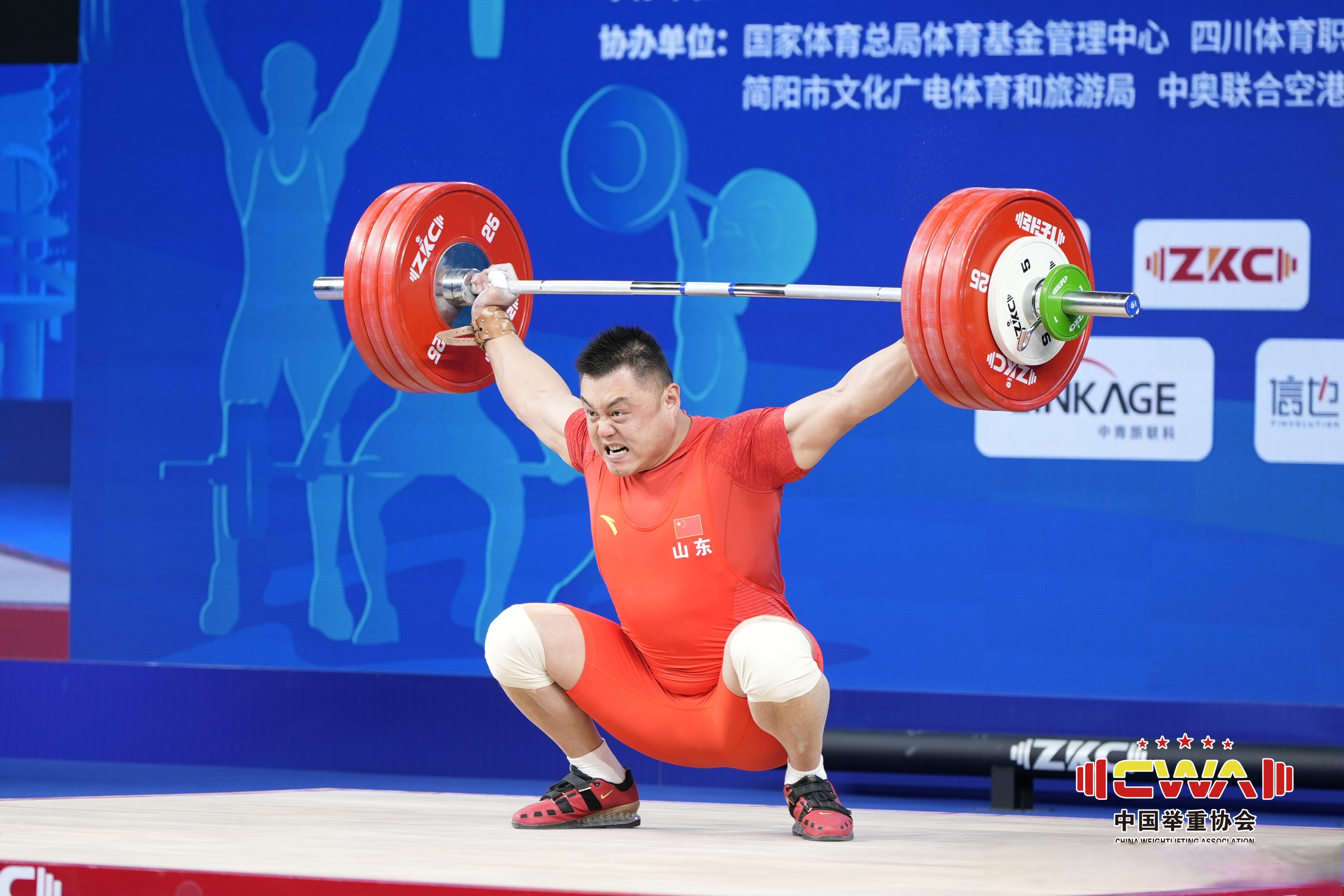 开云体育网页版登录入口-举重男子举重决赛中，中国选手力压群雄夺金！的简单介绍