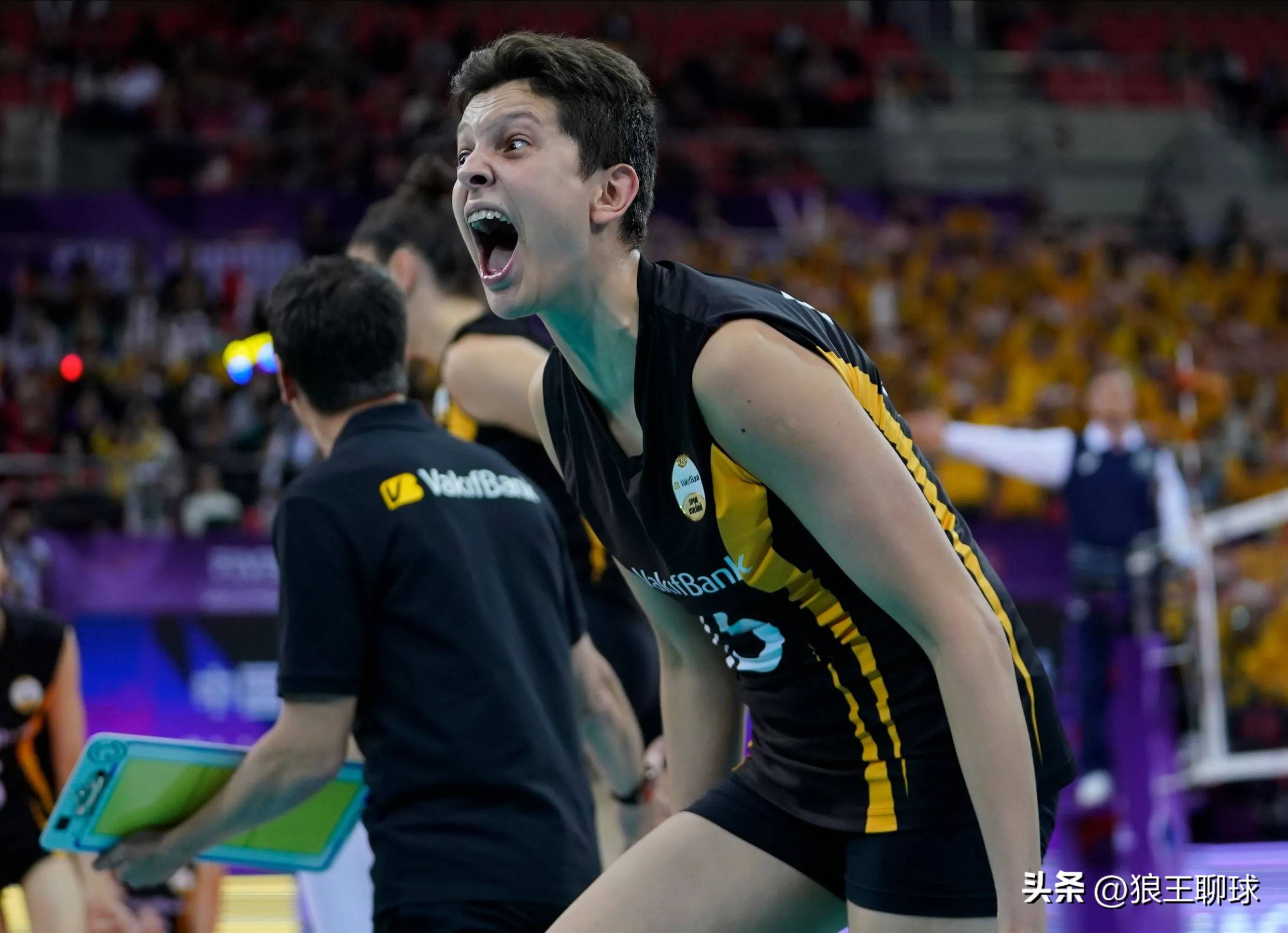 法国后卫加盟俄超联赛卫冕冠军