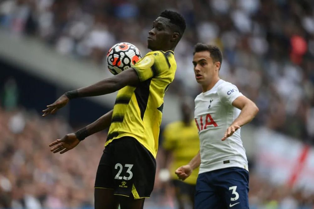 开云体育app下载-包含博尔顿-不敌热刺，寻求突破无果的词条