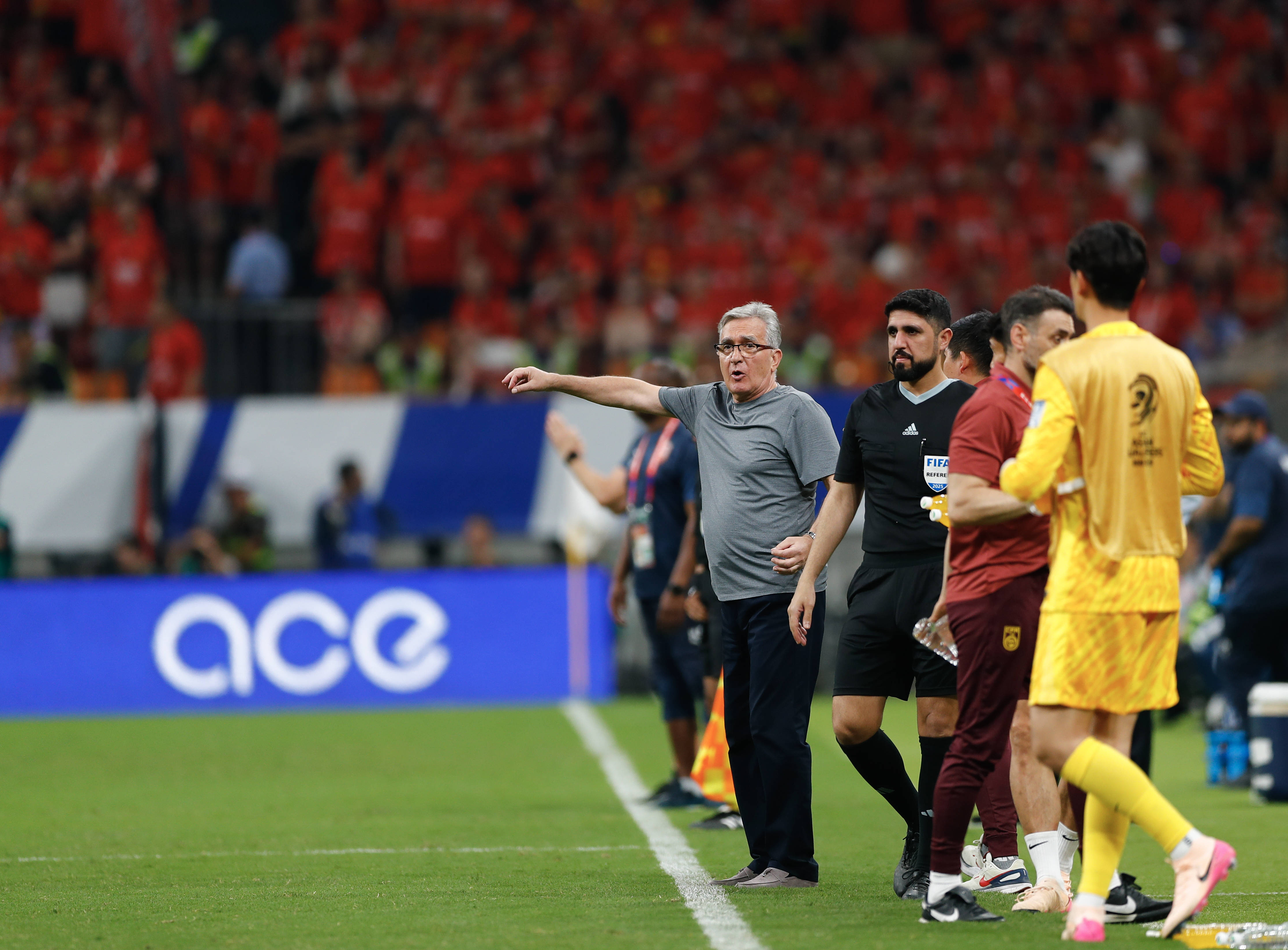 包含突发事件：球员因伤退出重要比赛的词条