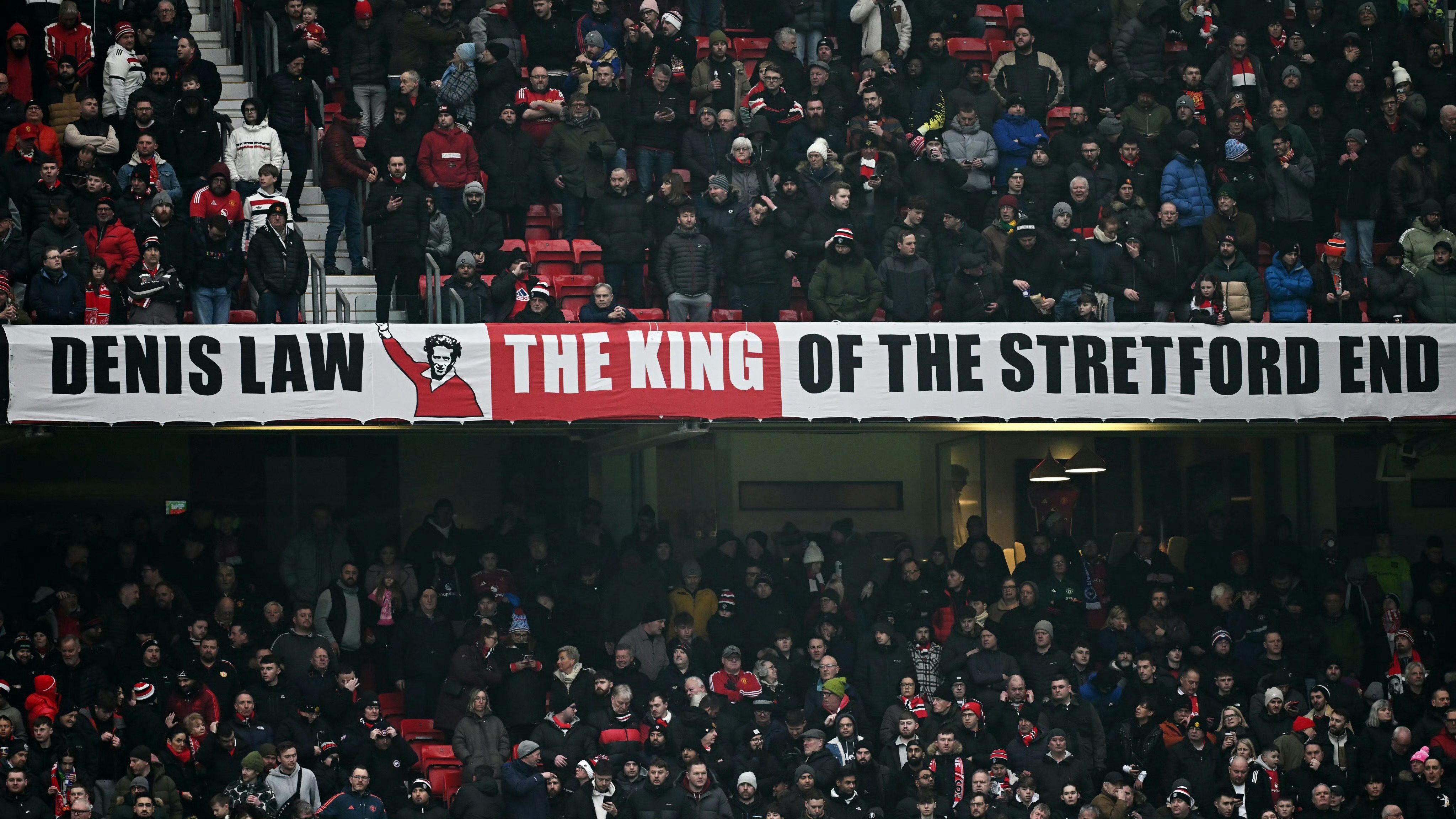 开云体育官网-曼联客场惨败，英超联赛反弹之路任重道远