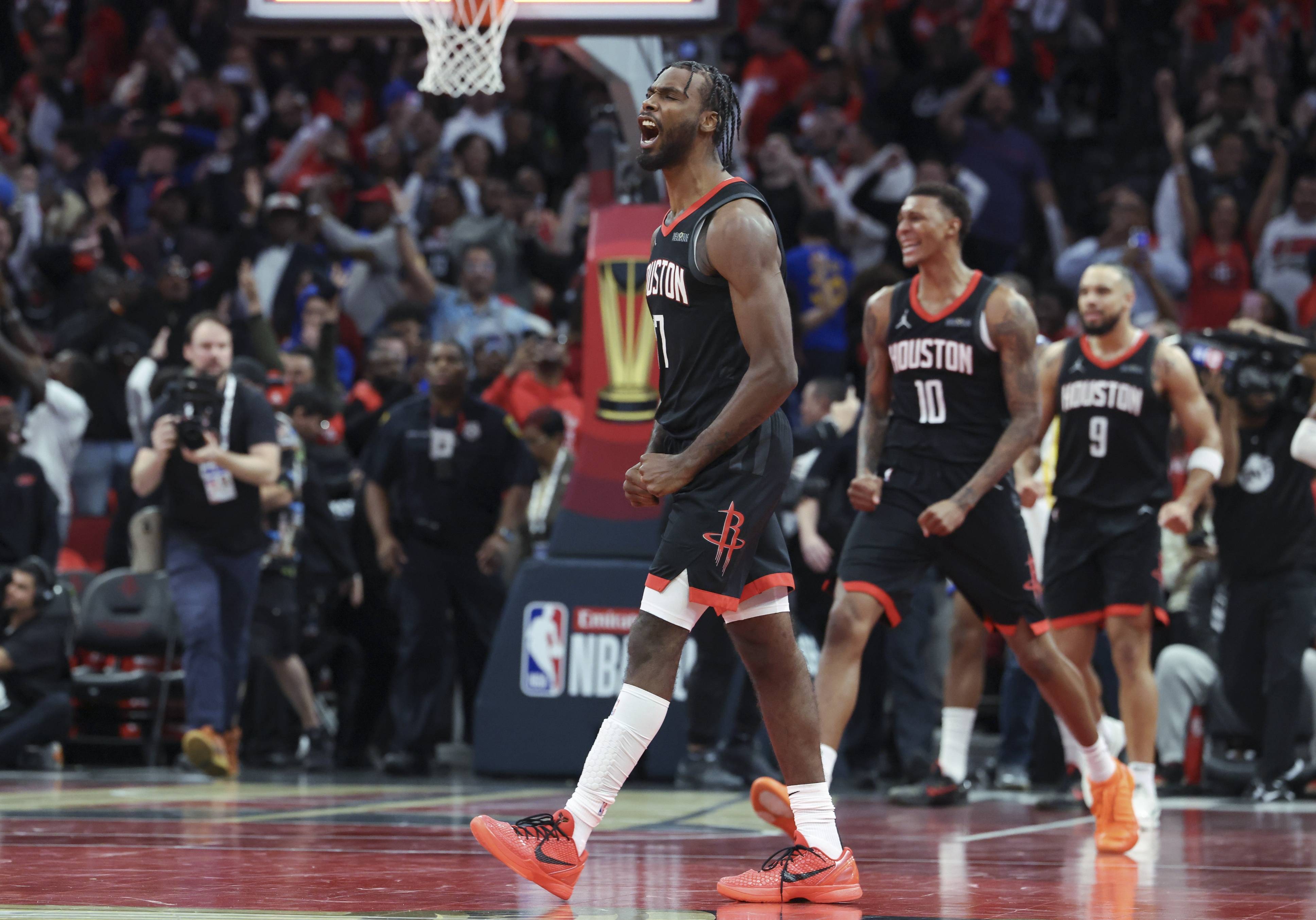 火箭队交易市场引起多支球队关注 火箭队交易市场引起多支球队关注