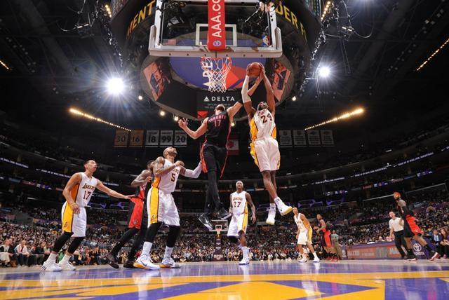 平镇在主场击败对手取得关键胜利的简单介绍